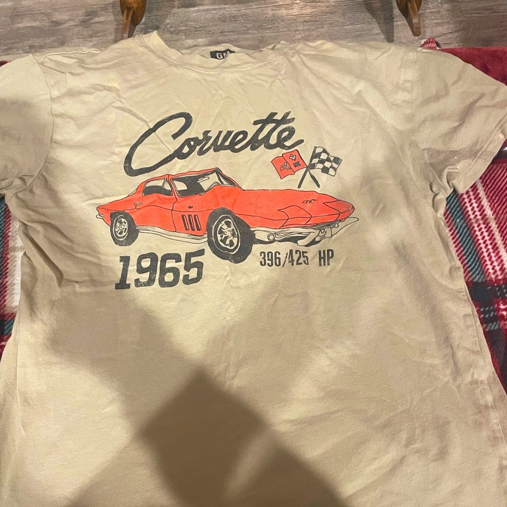 cute graffic T-shirt!